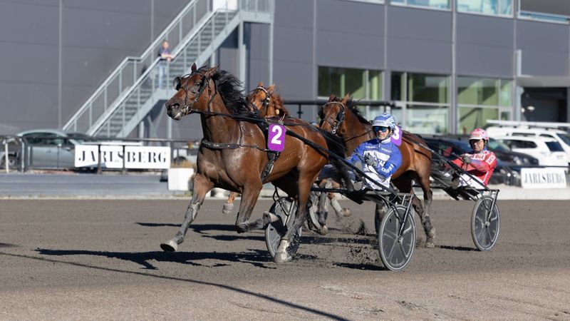 Athletic Sun vinner på Jarlsberg med Vidar Hop i sulkyen