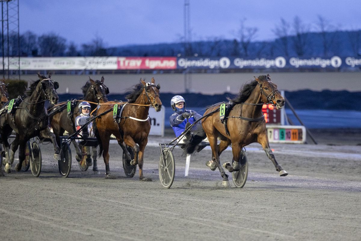 Excalibur Gene vinner med Frode Hamre i sulkyen på Bjerke