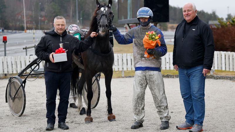 Brenne Olivia strålte i årsdebuten - og en annen takket av