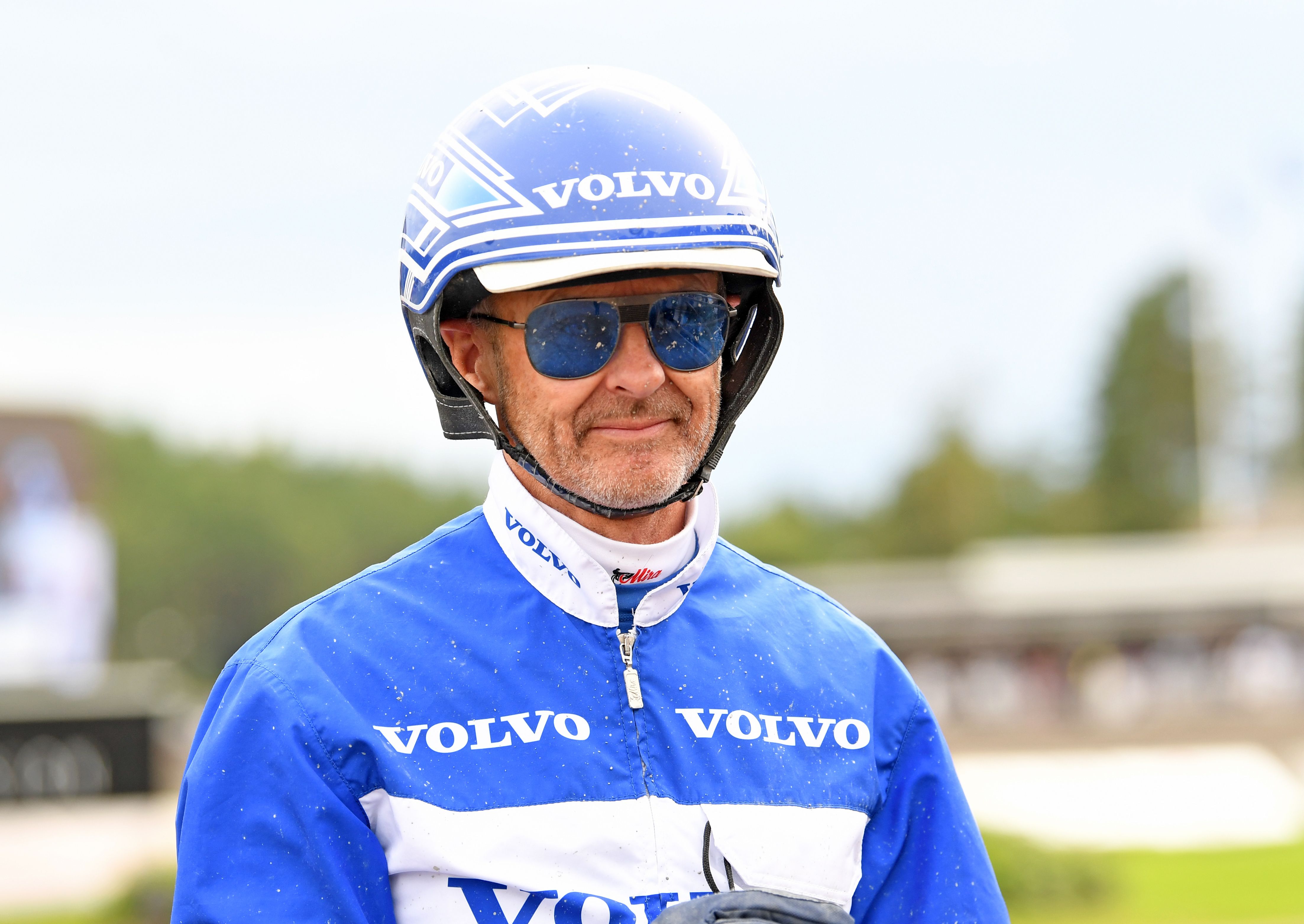 Vidar Hop i blå Volvo-drakt og hjelm