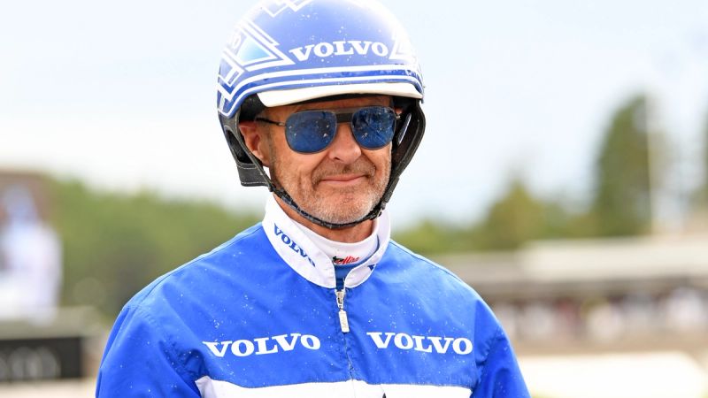 Vidar Hop i blå Volvo-drakt og hjelm