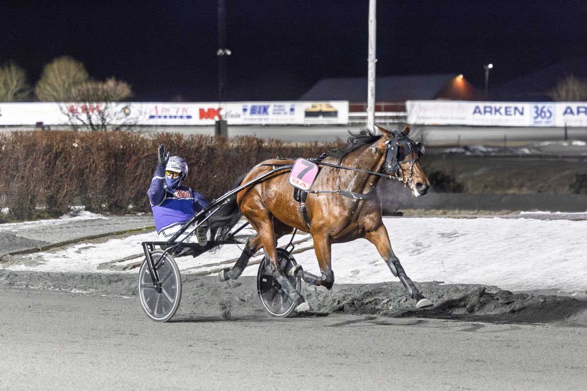 Strålte i comebacket – æret Arne Hamre
