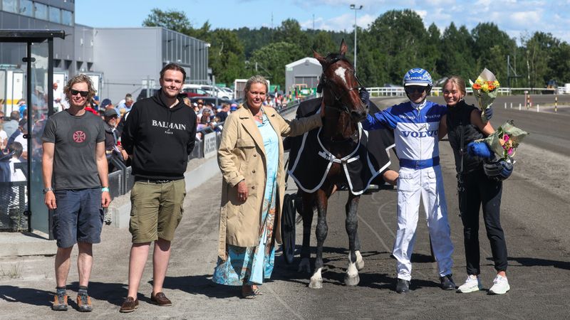 Fighter Kronos sammen med Vidar Hop etter seier