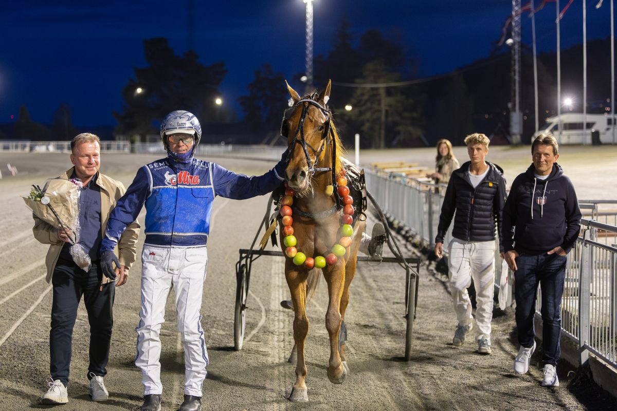 Tre V75-seiere på Biri – første møte med seremoniplass