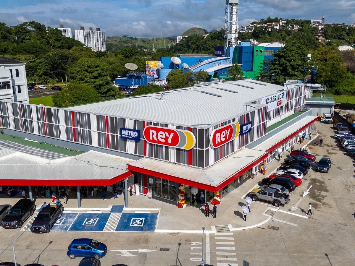 Descubre Costa Coffee en Plaza El Bosque, Tumba Muerto. Disfruta café premium, ambiente moderno y un espacio perfecto para compartir tus mejores momentos.