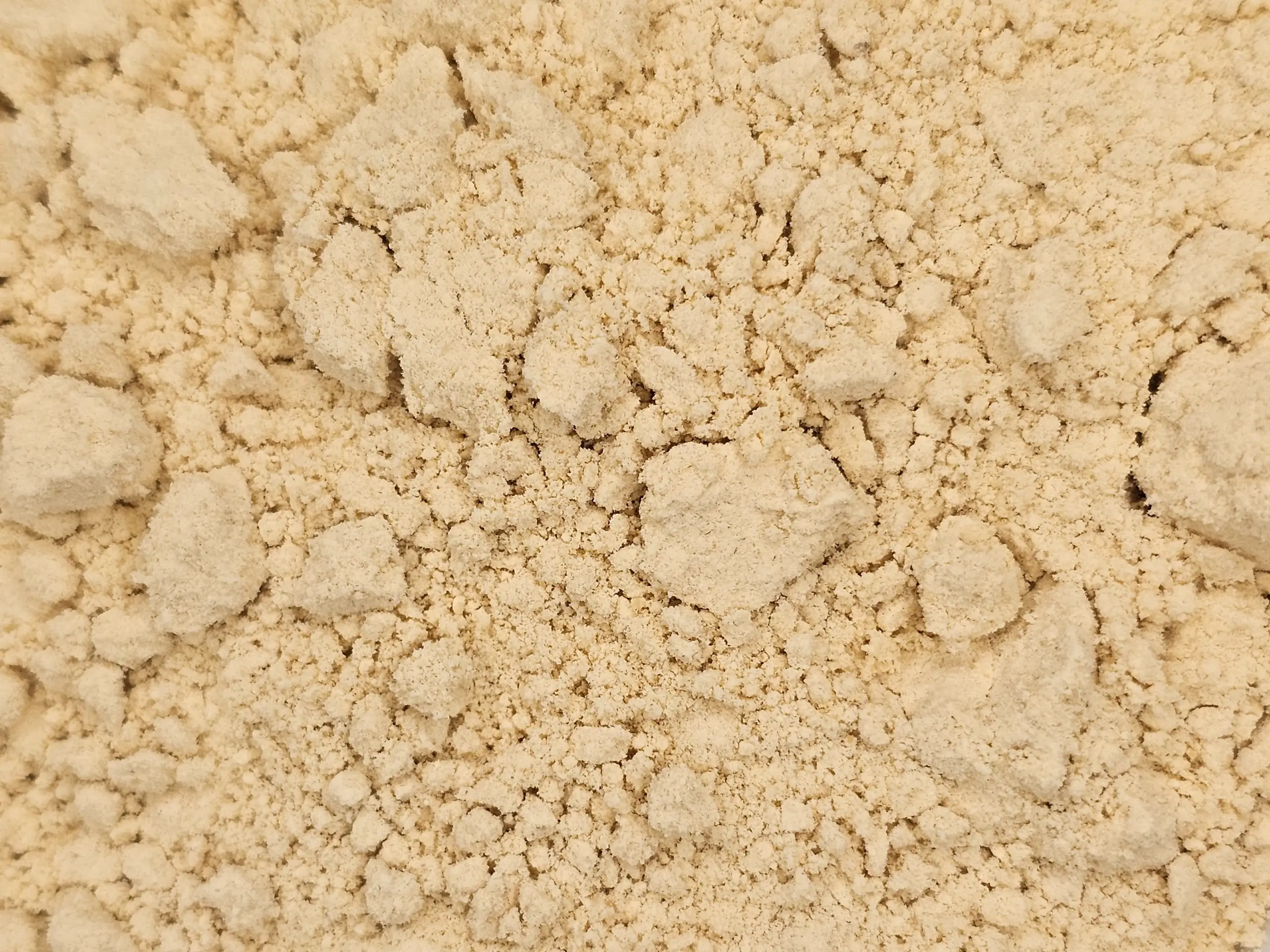 A close-up of De-oiled Blend (60/40) Mustard Flour, highlighting its uniform texture and balanced color.