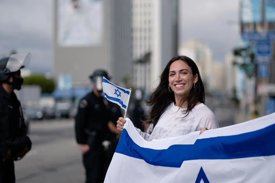 A volunteer holding the Israeli flag