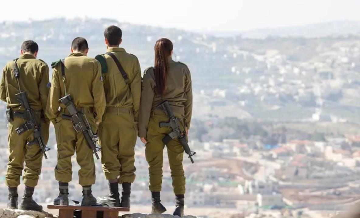An IDF soldier and an elderly Holocaust survivor