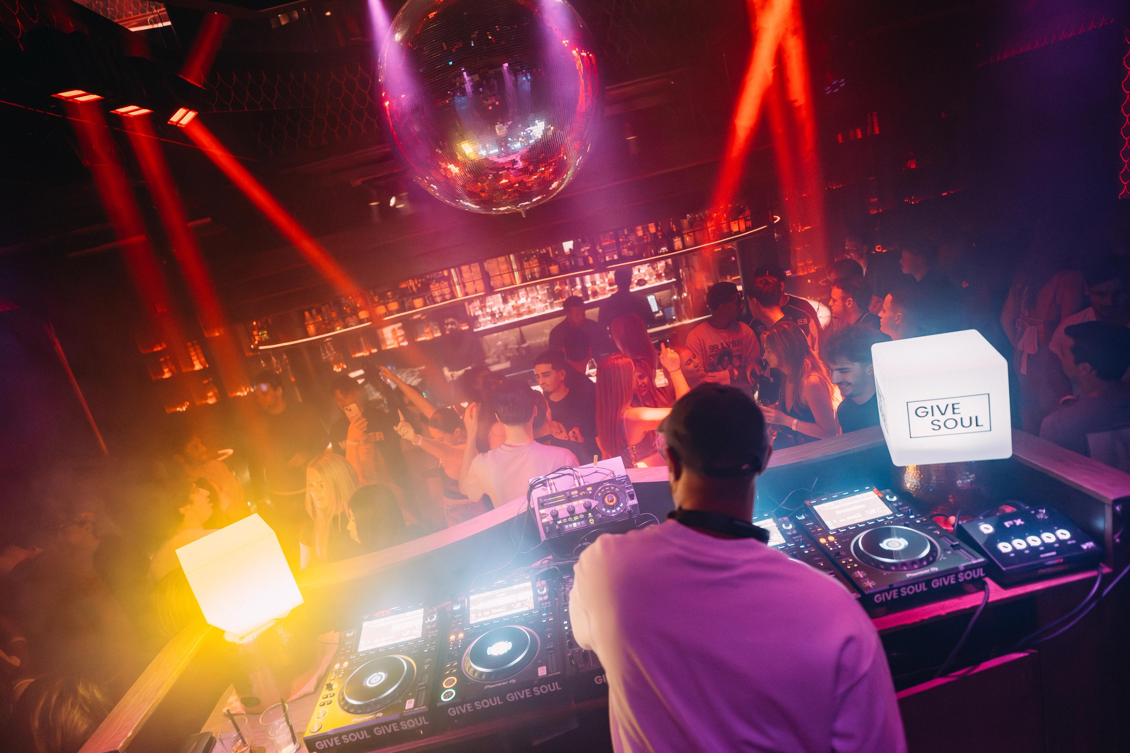 An image without an alt, whoops