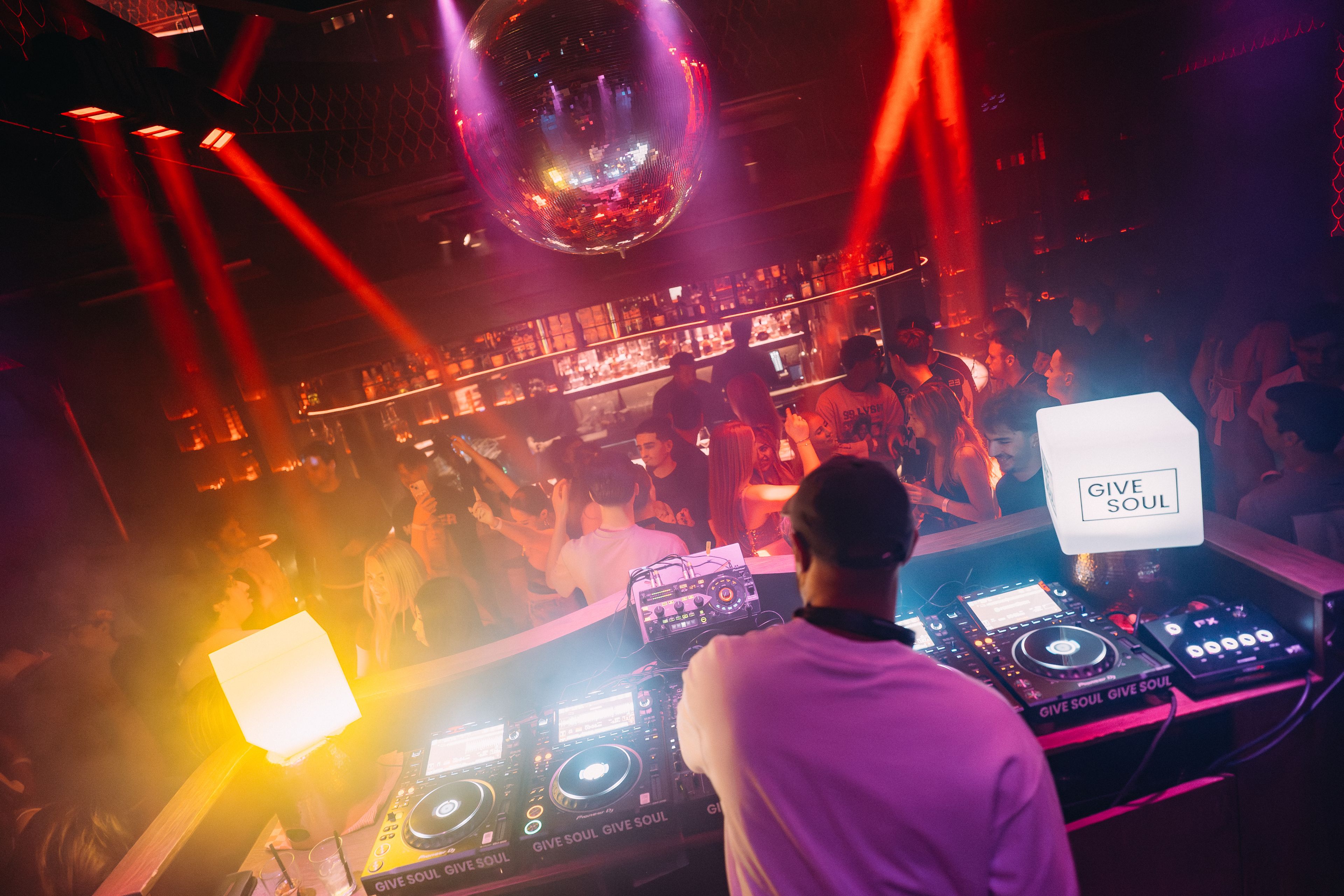 An image without an alt, whoops