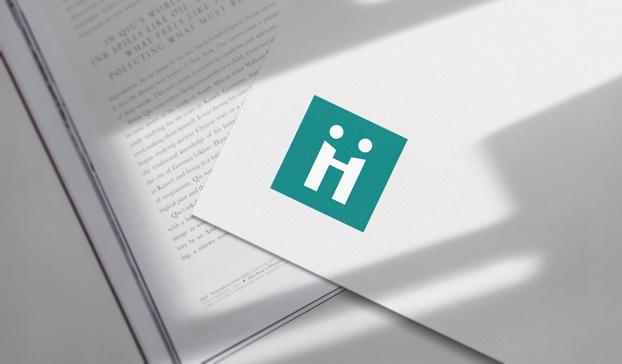 Logoen til HTU på papir. Foto.