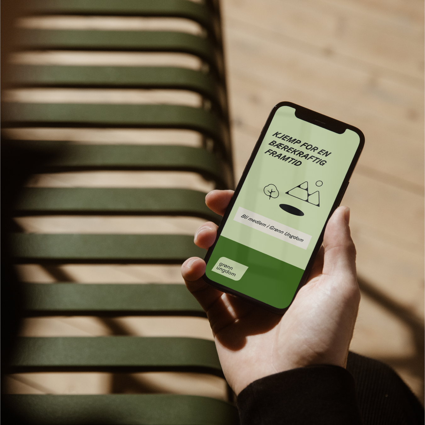 En iphone med GUs nettside