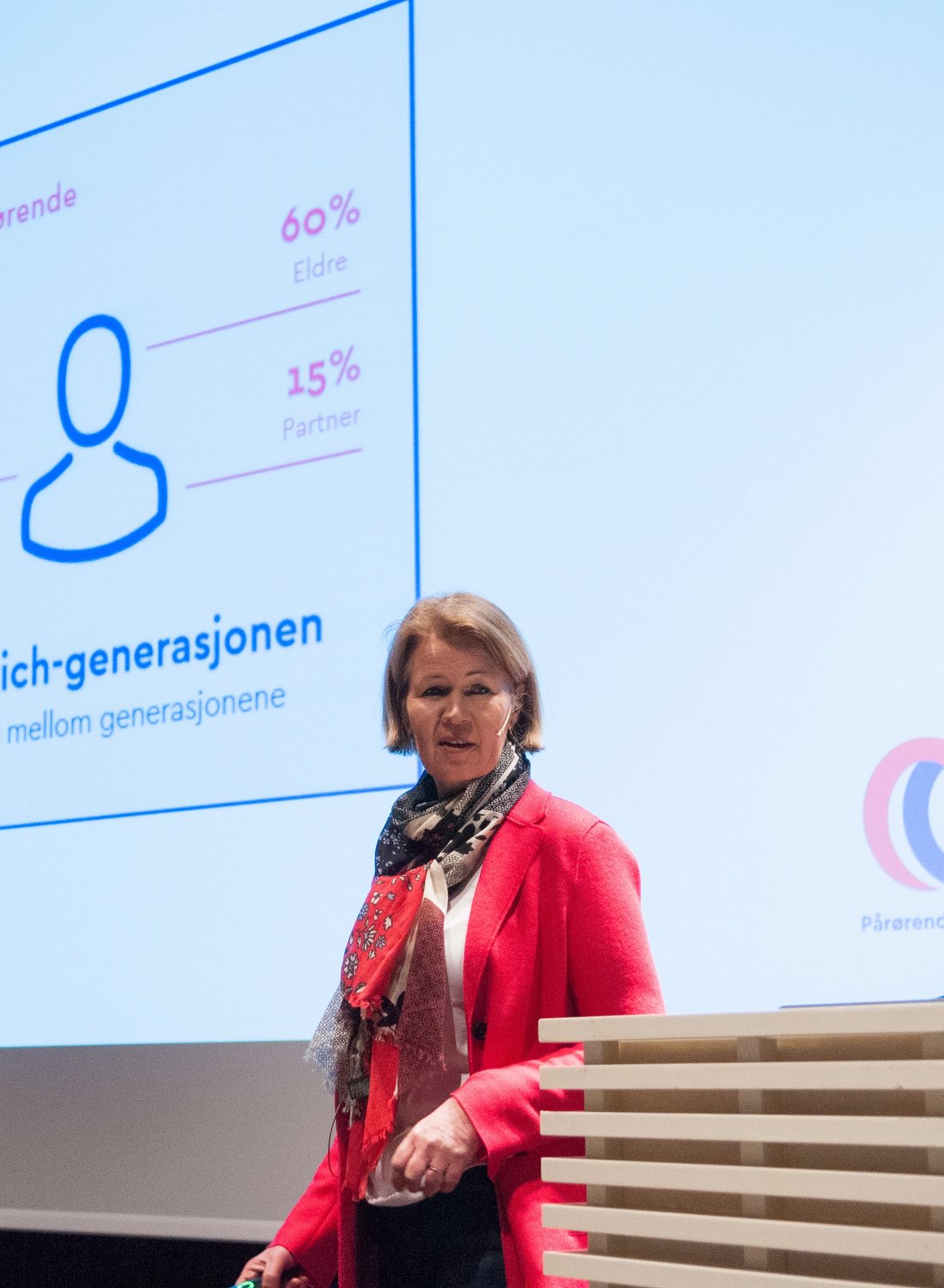 Anita Vatland som presenterer funnene fra Pårørendealliansen sin undersøkelse på Litteraturhuset i Oslo. Foto