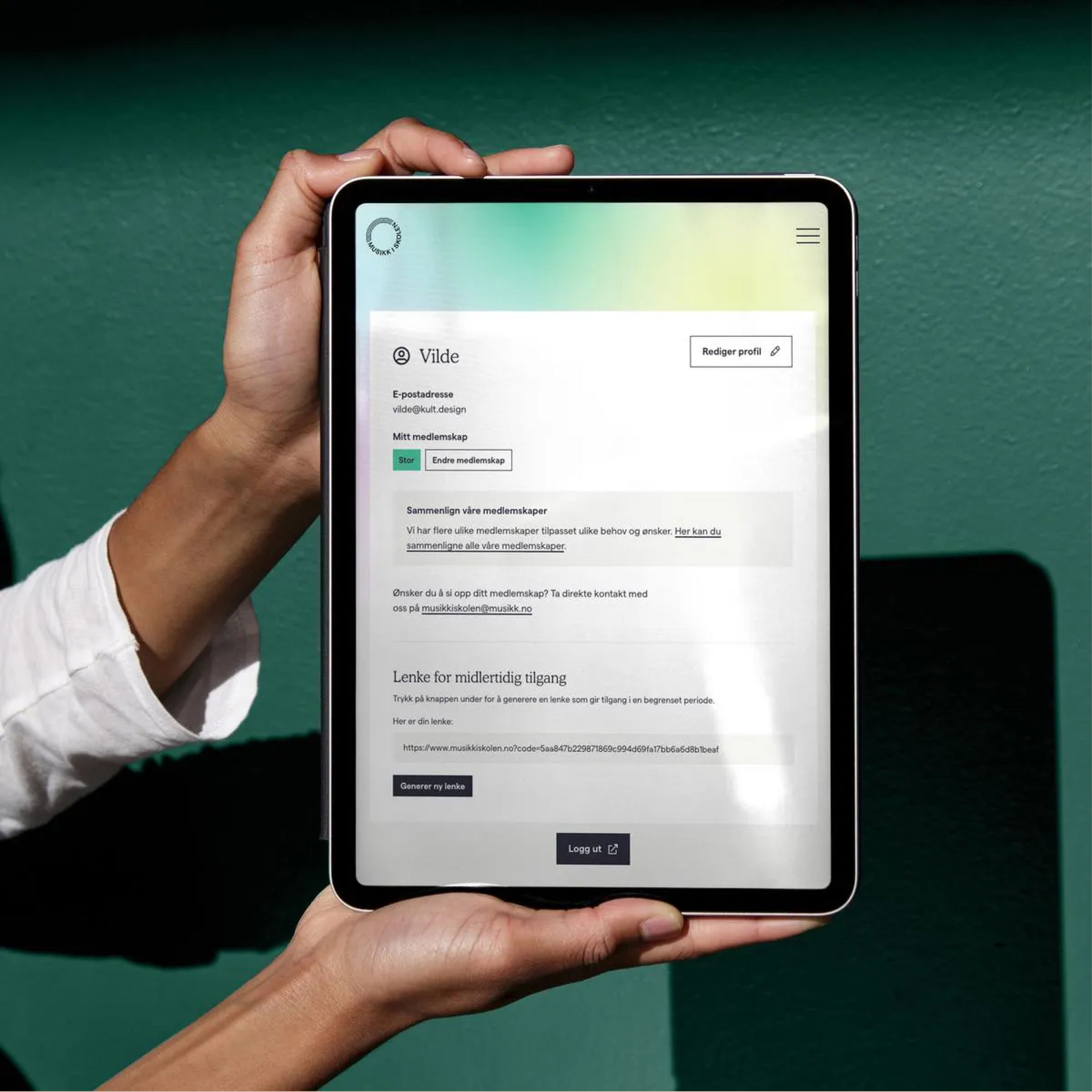 a person is holding a tablet with the name vilde on the screen