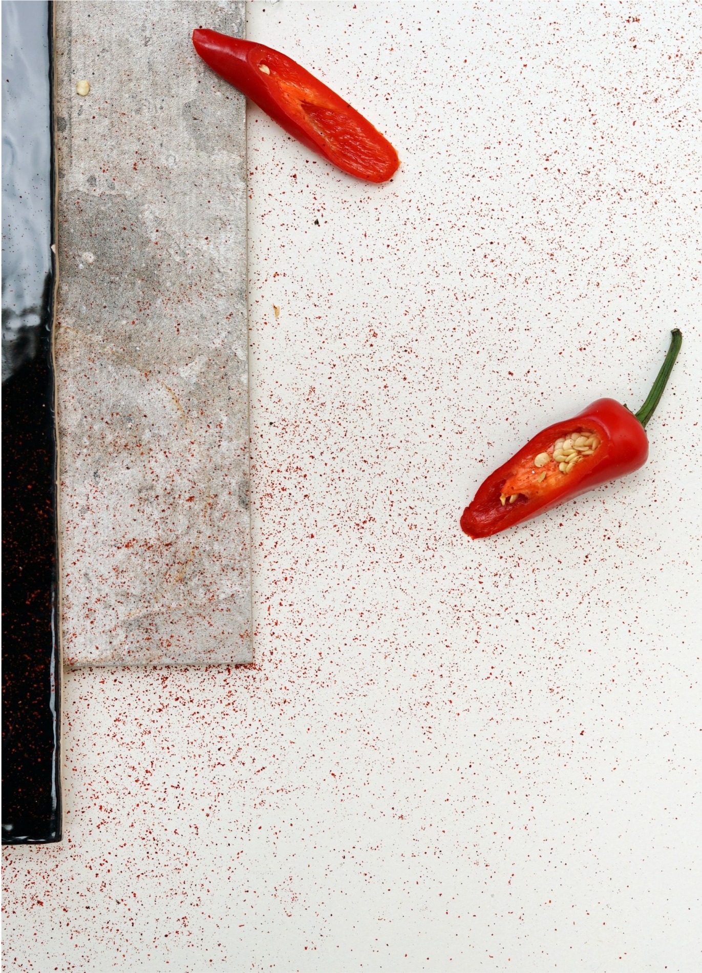 En chili som er delt i to. 