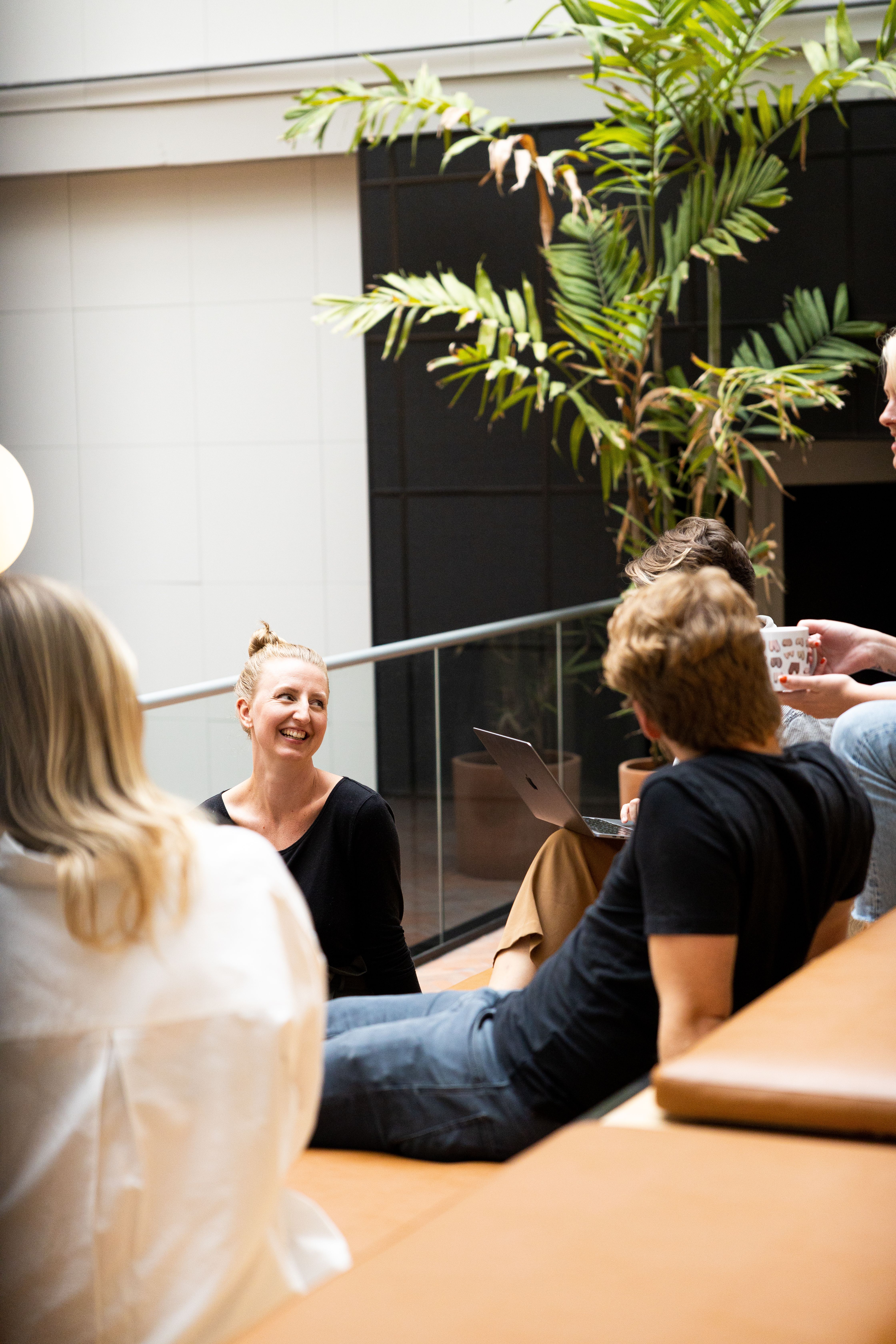 Kult gjensen prater. Foto.