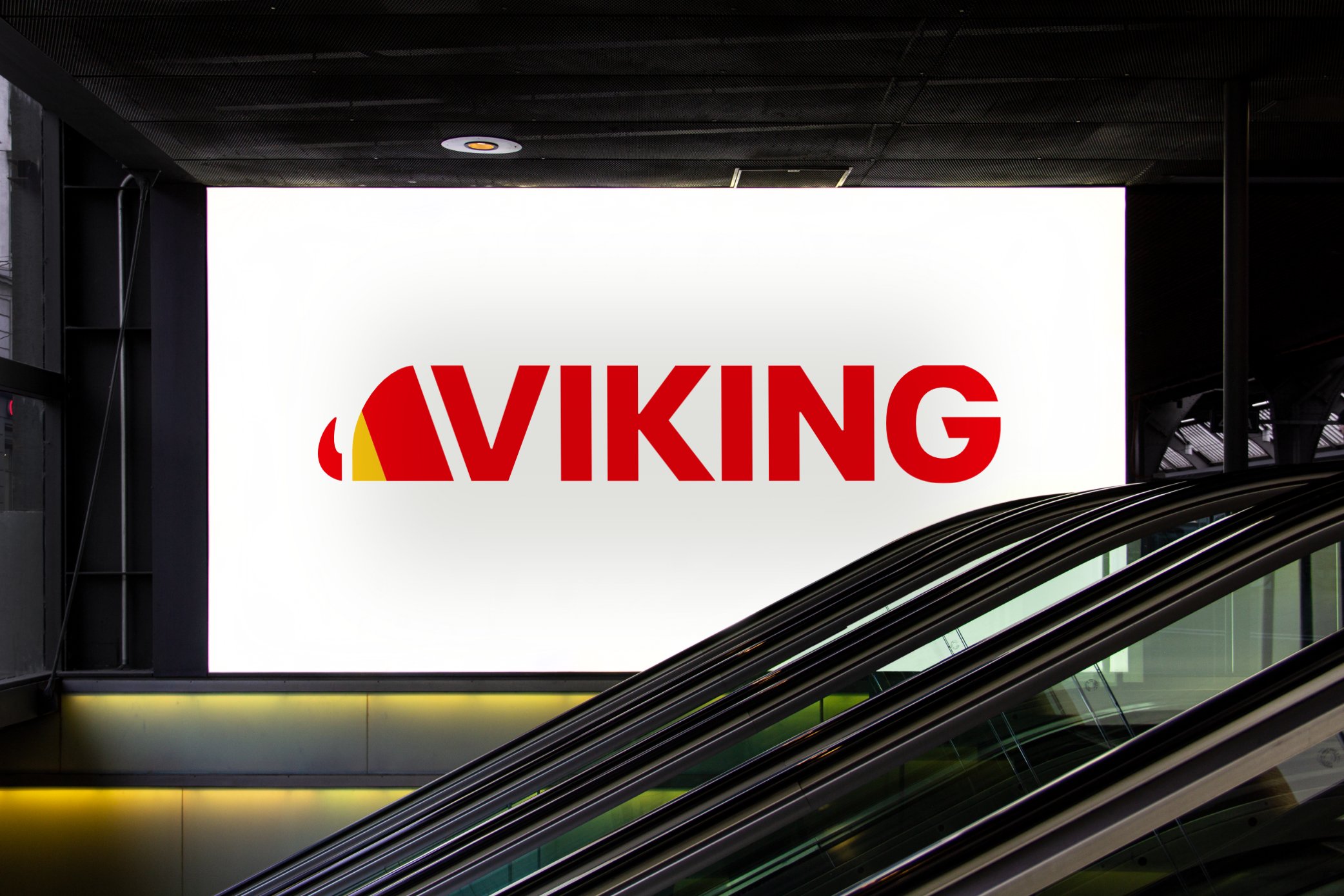 En person holder en mobil med Bestill veihjelp