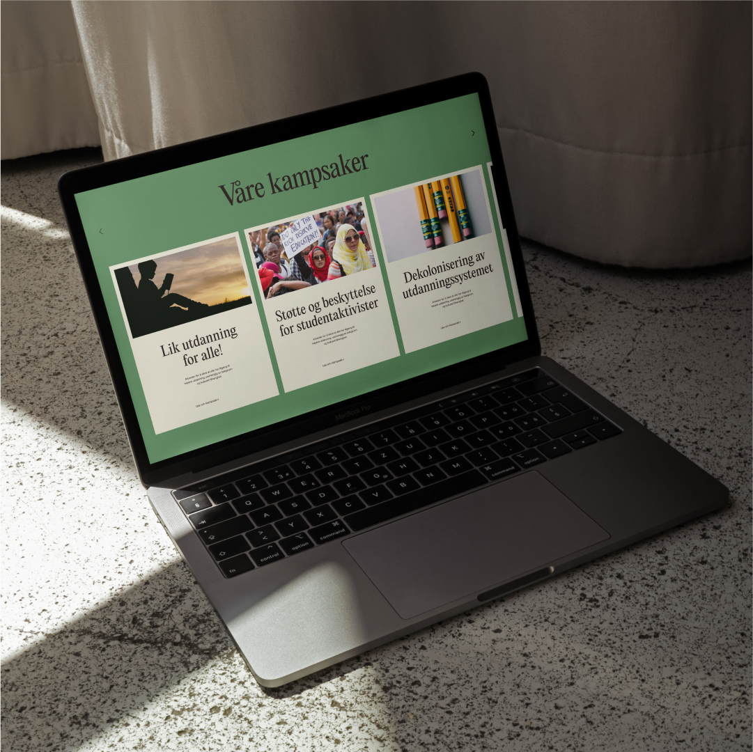 En mac med "Våre kampsaker"