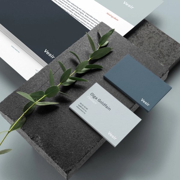 Elegante brevark og visittkort som Kult Byrå designet for Vesir.
