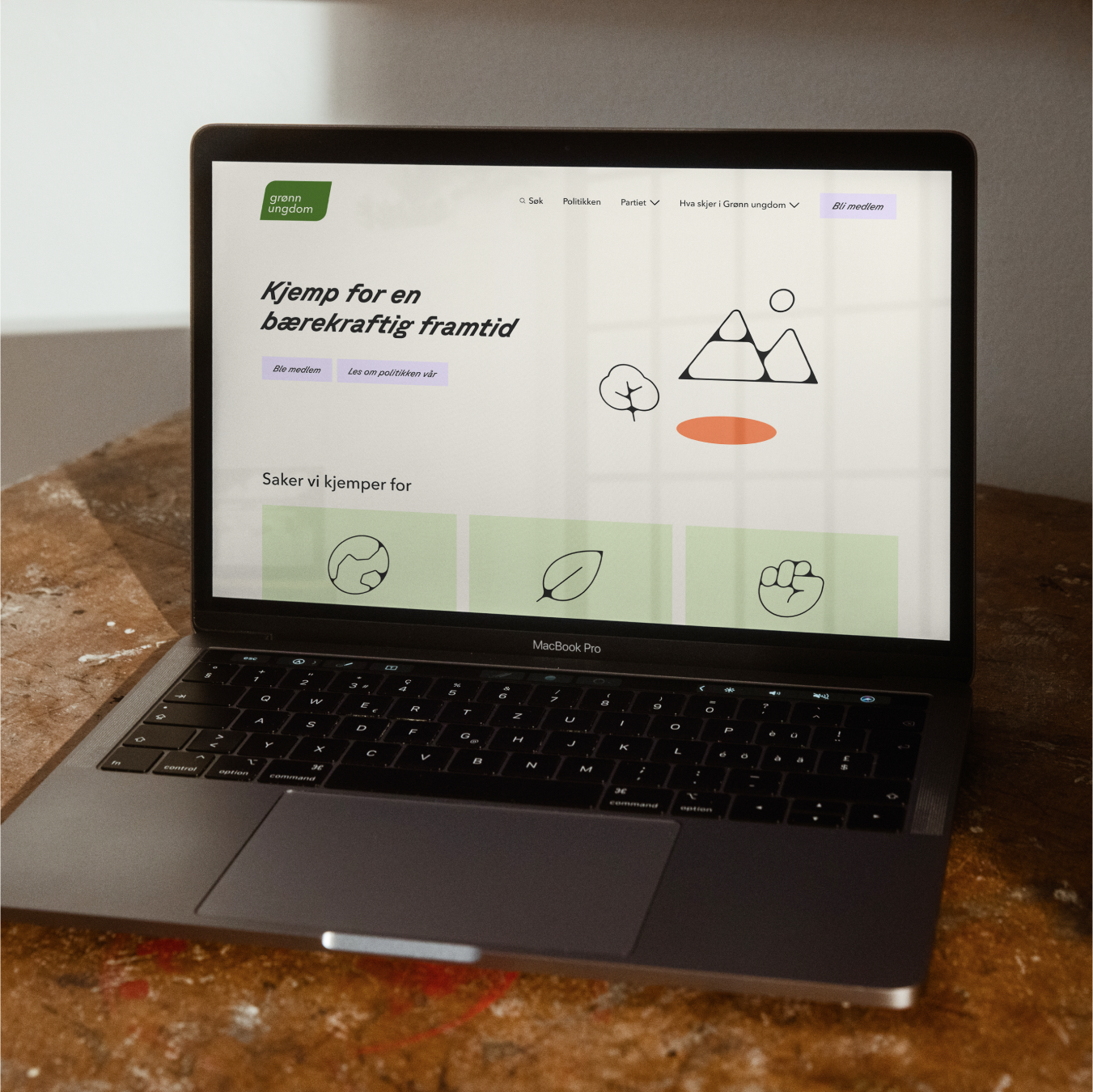 En mac med Grønn Ungdoms forside