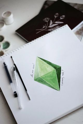 Diamanten som kjennetegner Sims tegnet på papir. Foto. 