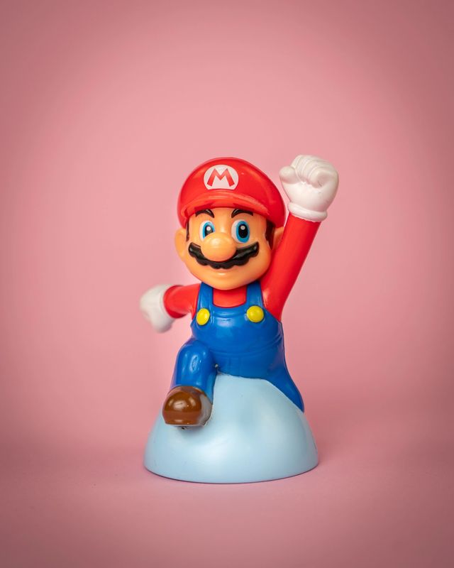 Lekefigur med Mario. 