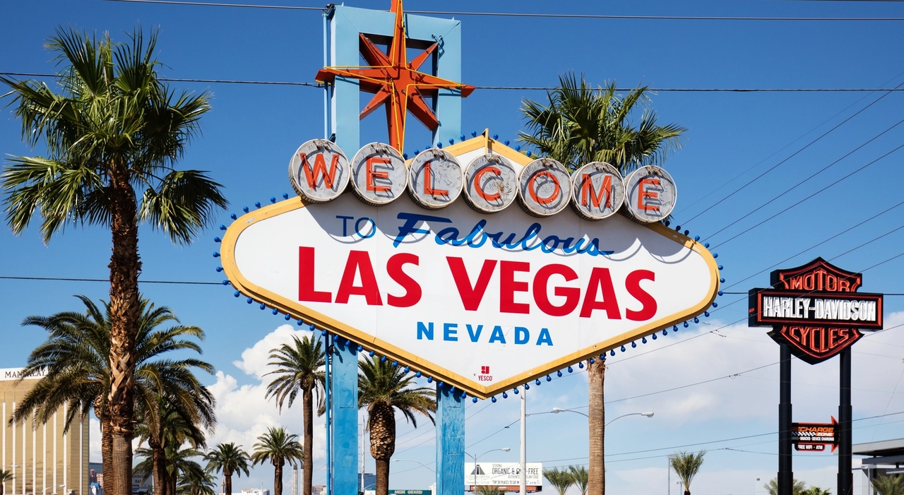 Welcome to Las Vegas sign, photo by Thomas Wolf, CC BY-SA 3.0