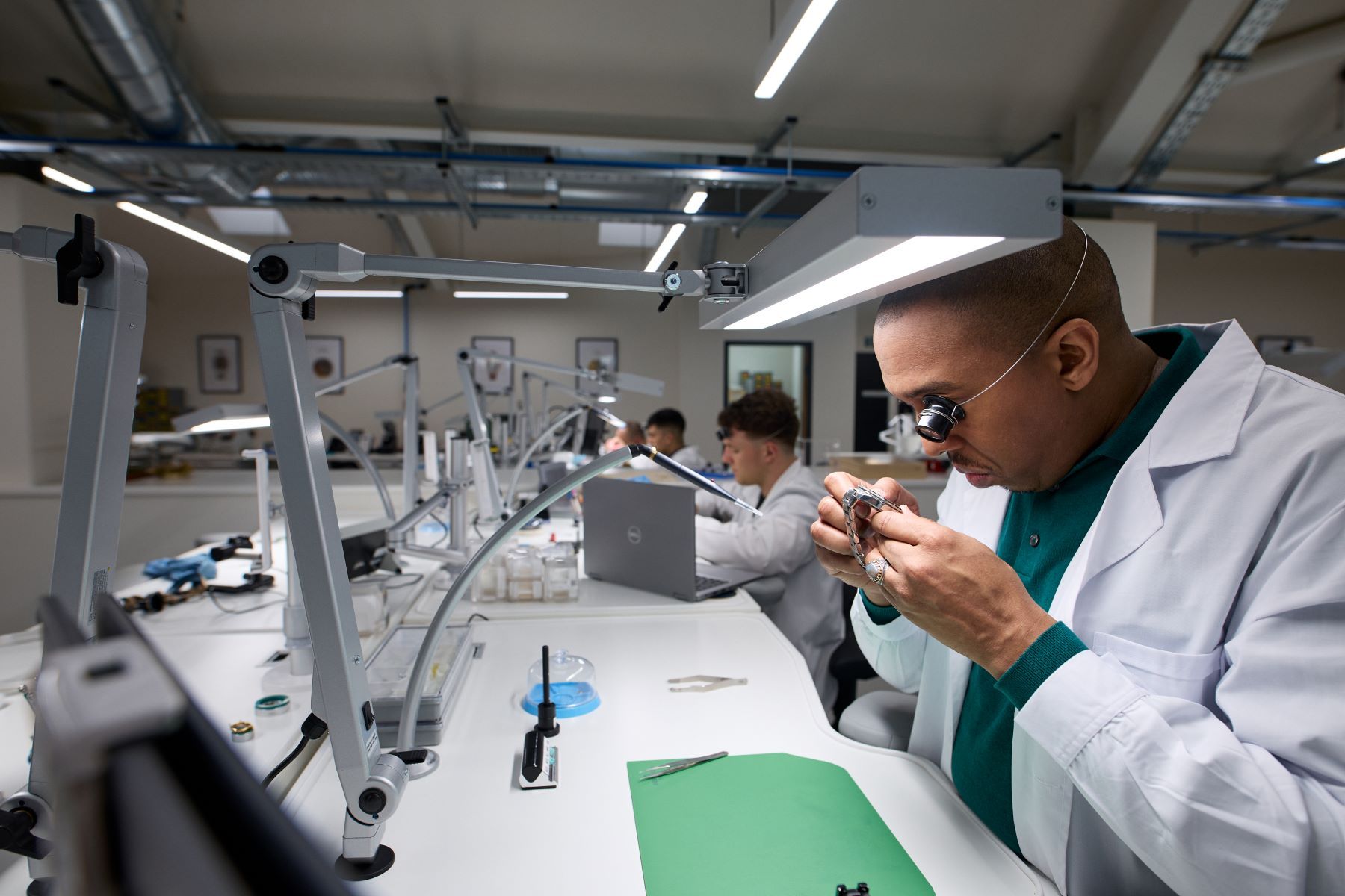 高級時計オンライン購入時の不安を解消！Chrono24の真贋 鑑定サービス