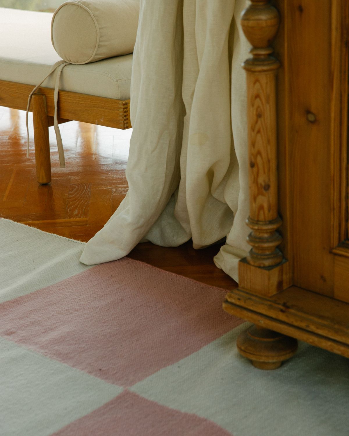 Närbild av Square Pink i Casa Balandras hem.