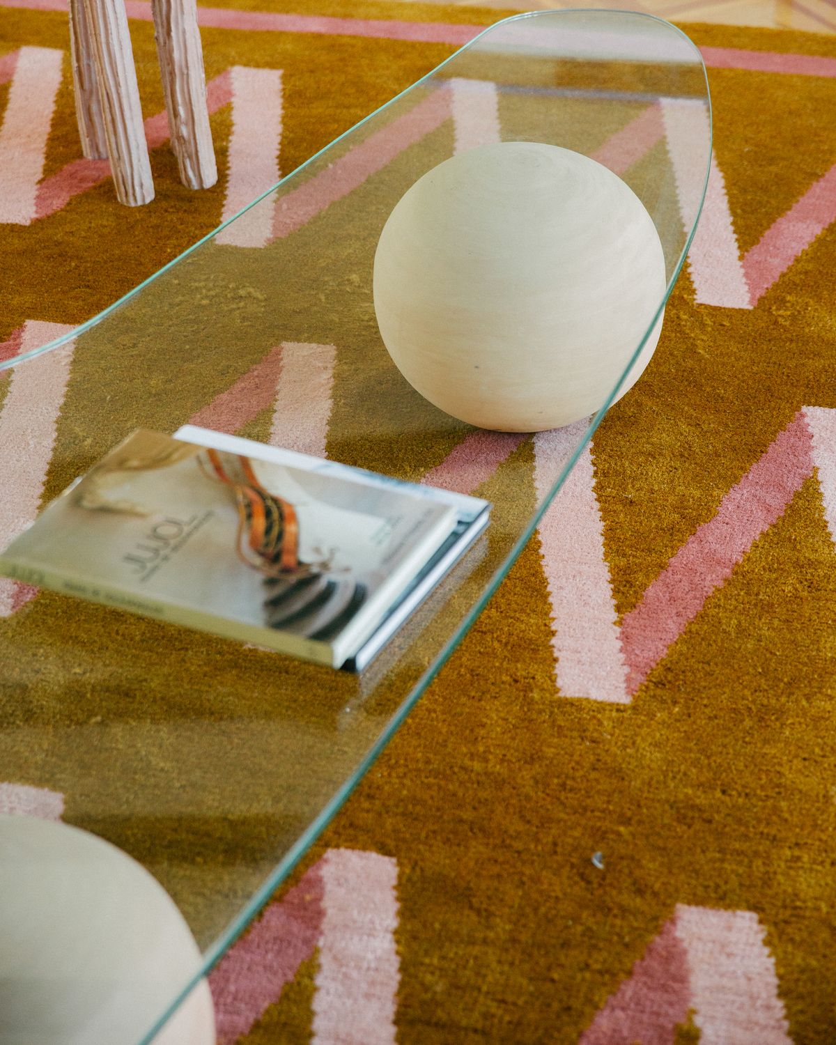 Närbild på Folding Ribbon i Casa Balandras vardagsrum.