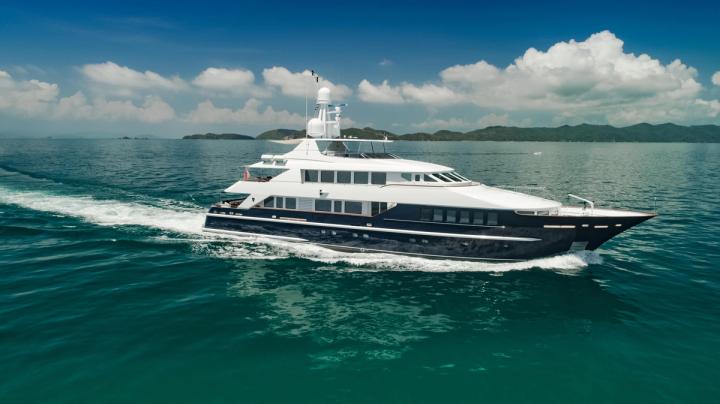 LADY AZUL exterior, 39m Heesen motor yacht for sale