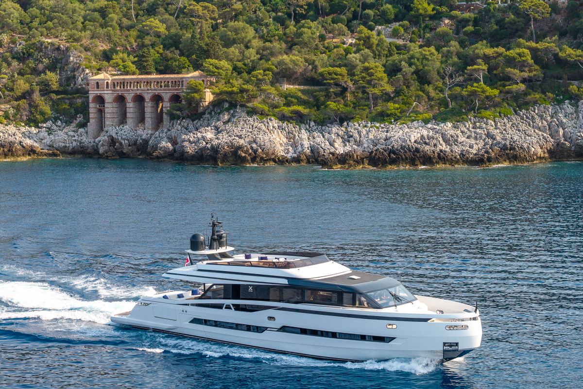 X ONE 30m Extra Yachts motor yacht for sale — starboard side cruising