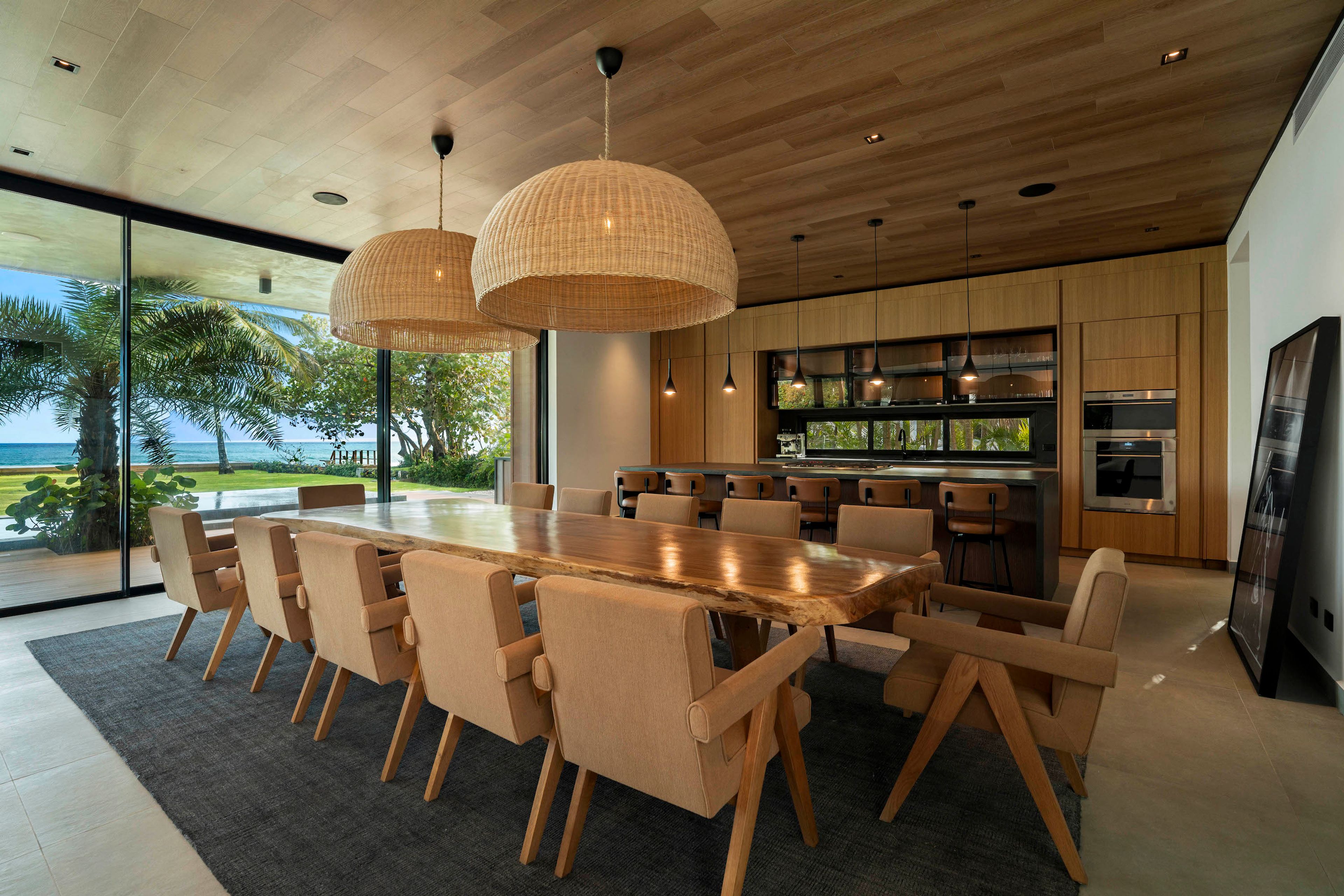 Contemporary dining area at Villa Roge in Playa Encuentro