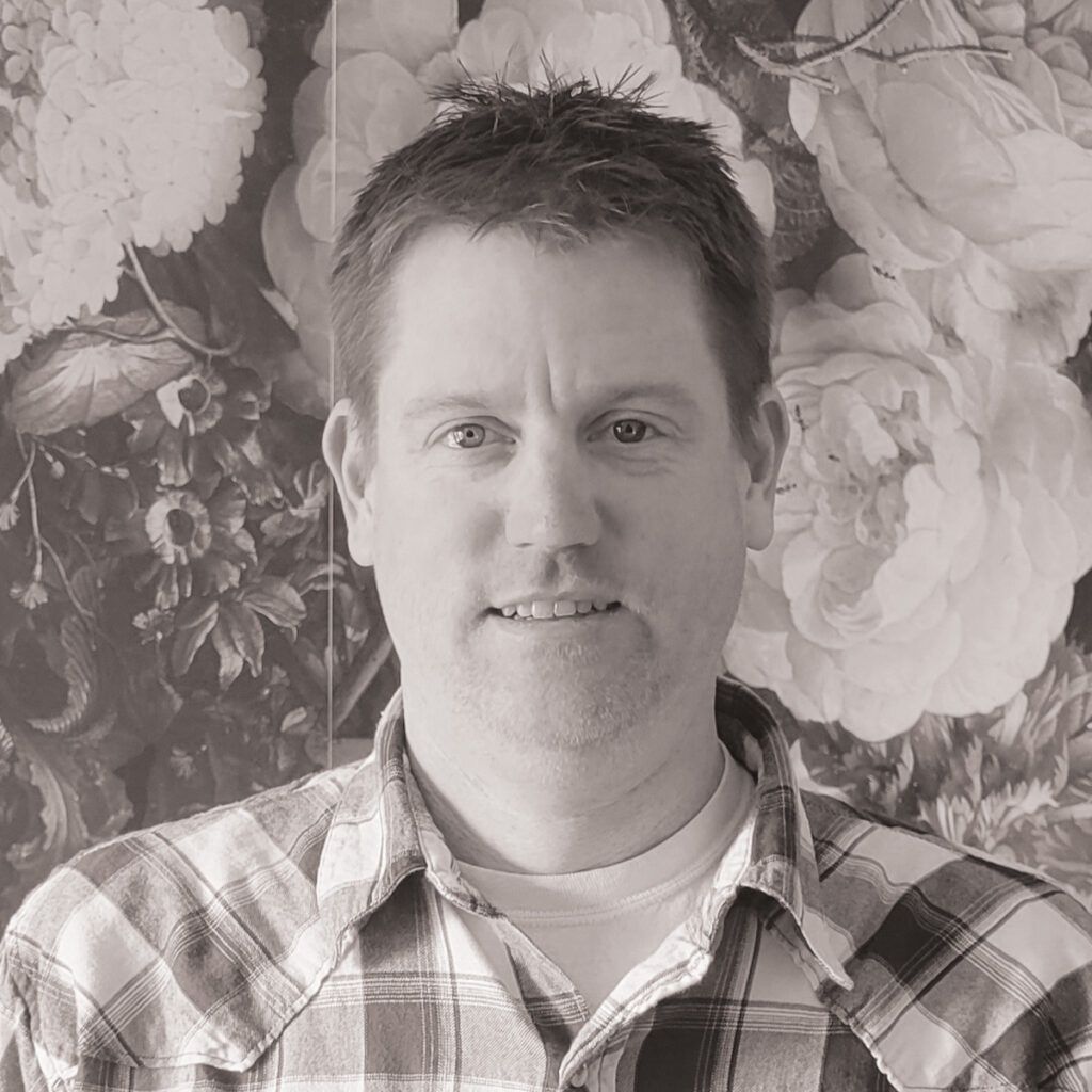 Kelly Lindell - Director of Operations at Mom's Design Build, Minnesota