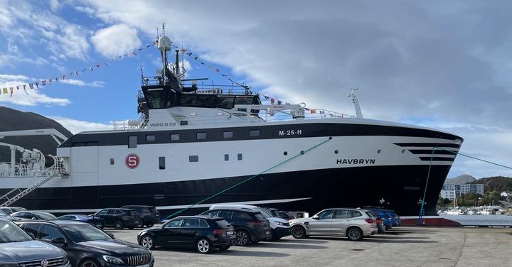 Trålaren Havbryn ved kai i Ålesund.