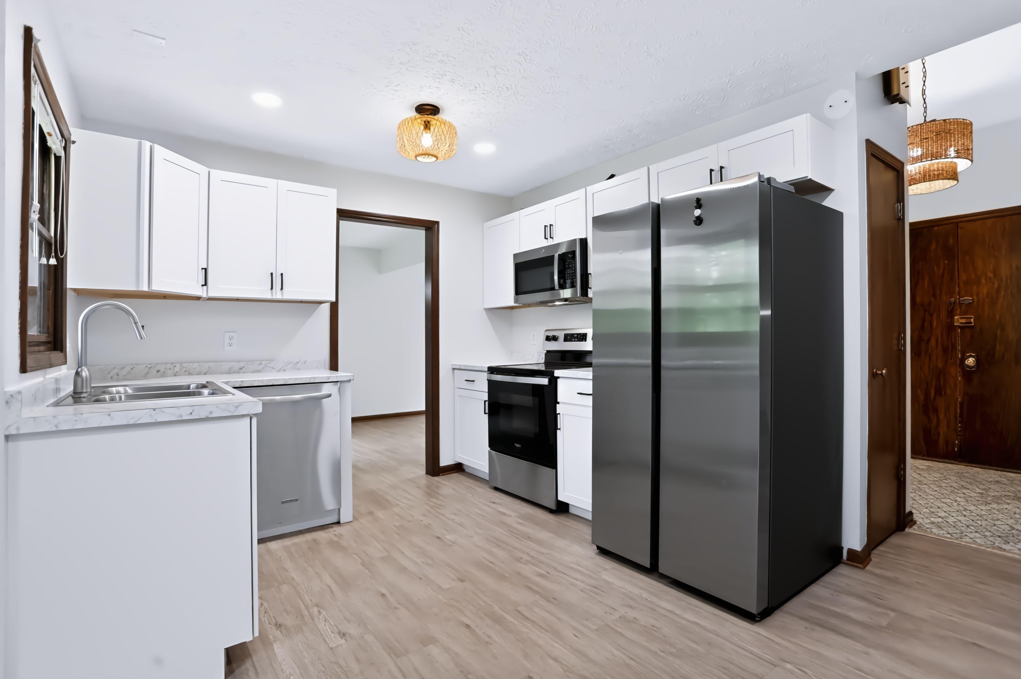 Center Grove: Single Family 3 Bedroom, 2.5 Bath Home - Available Now image 5