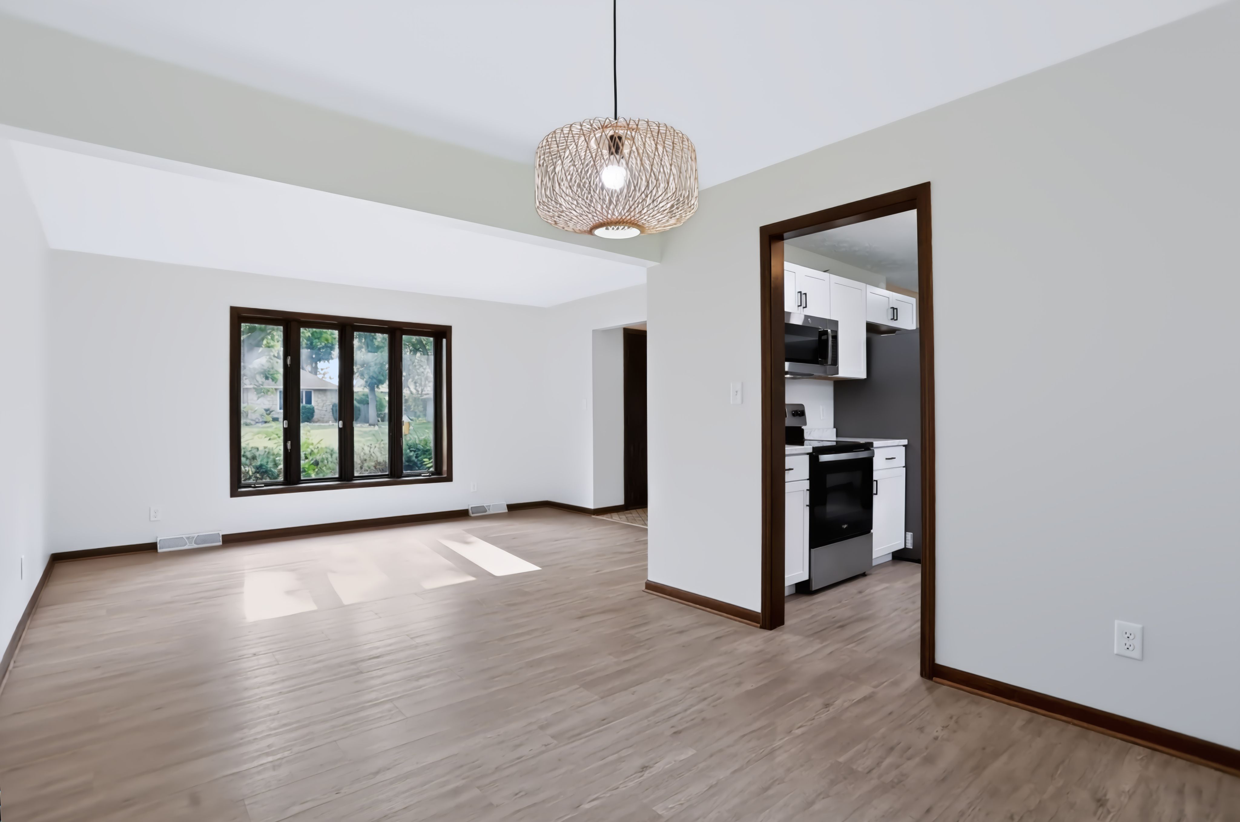 Center Grove: Single Family 3 Bedroom, 2.5 Bath Home - Available Now image 4
