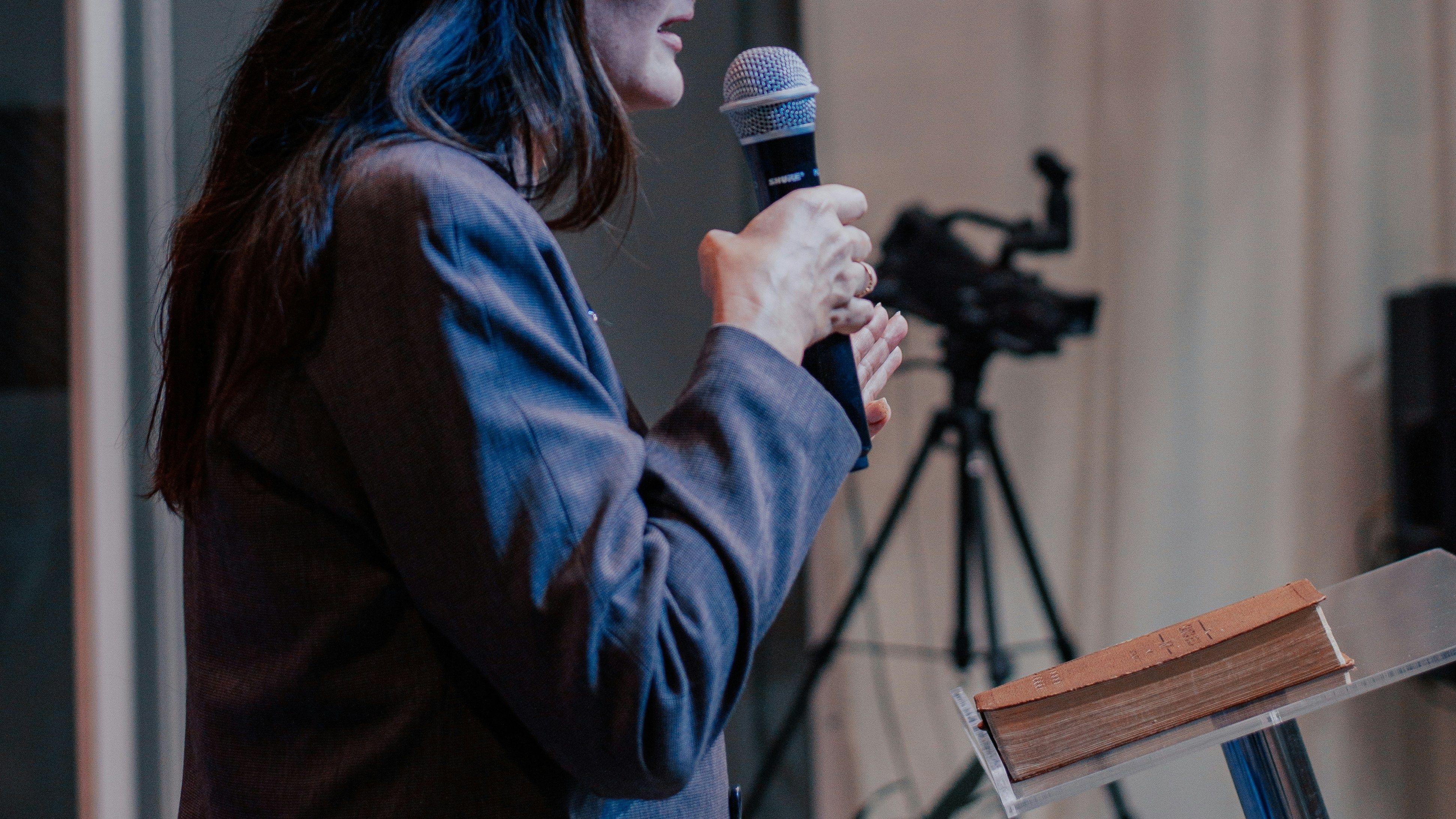 woman nervous when speaking