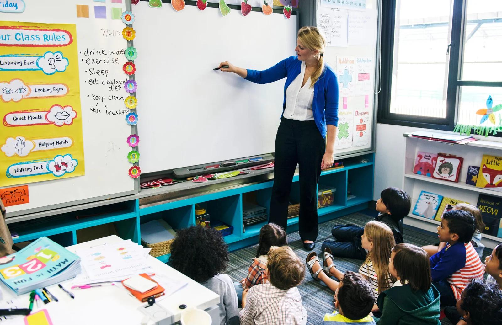 teacher talking to primary children