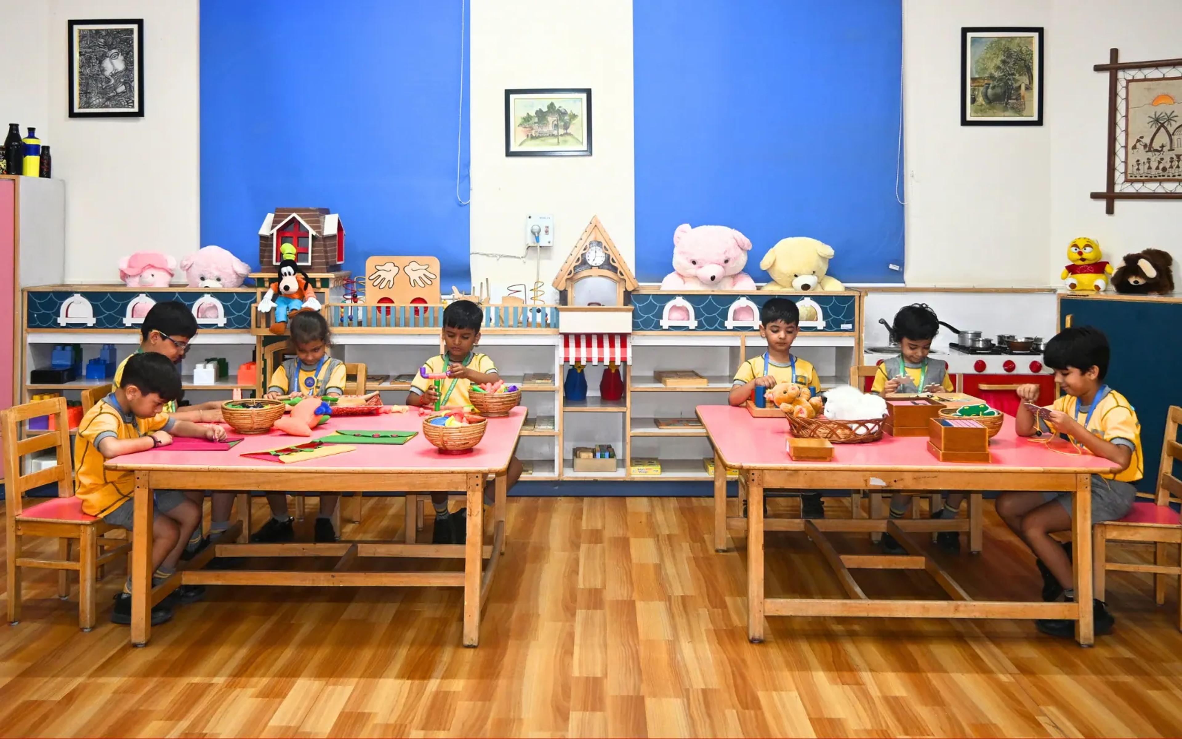 Children learning in the multiple-intelligence room