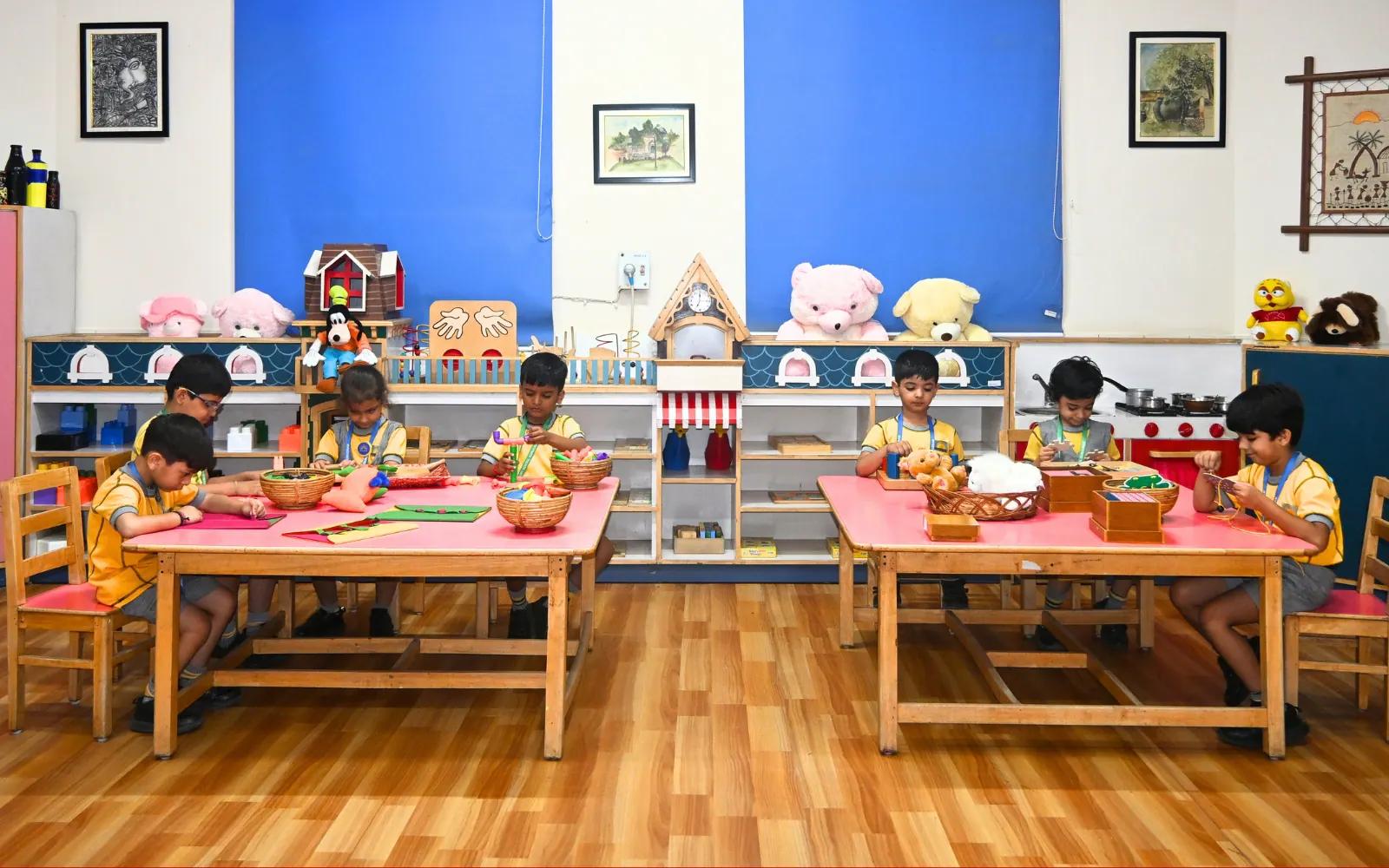 Children learning in the multiple-intelligence room