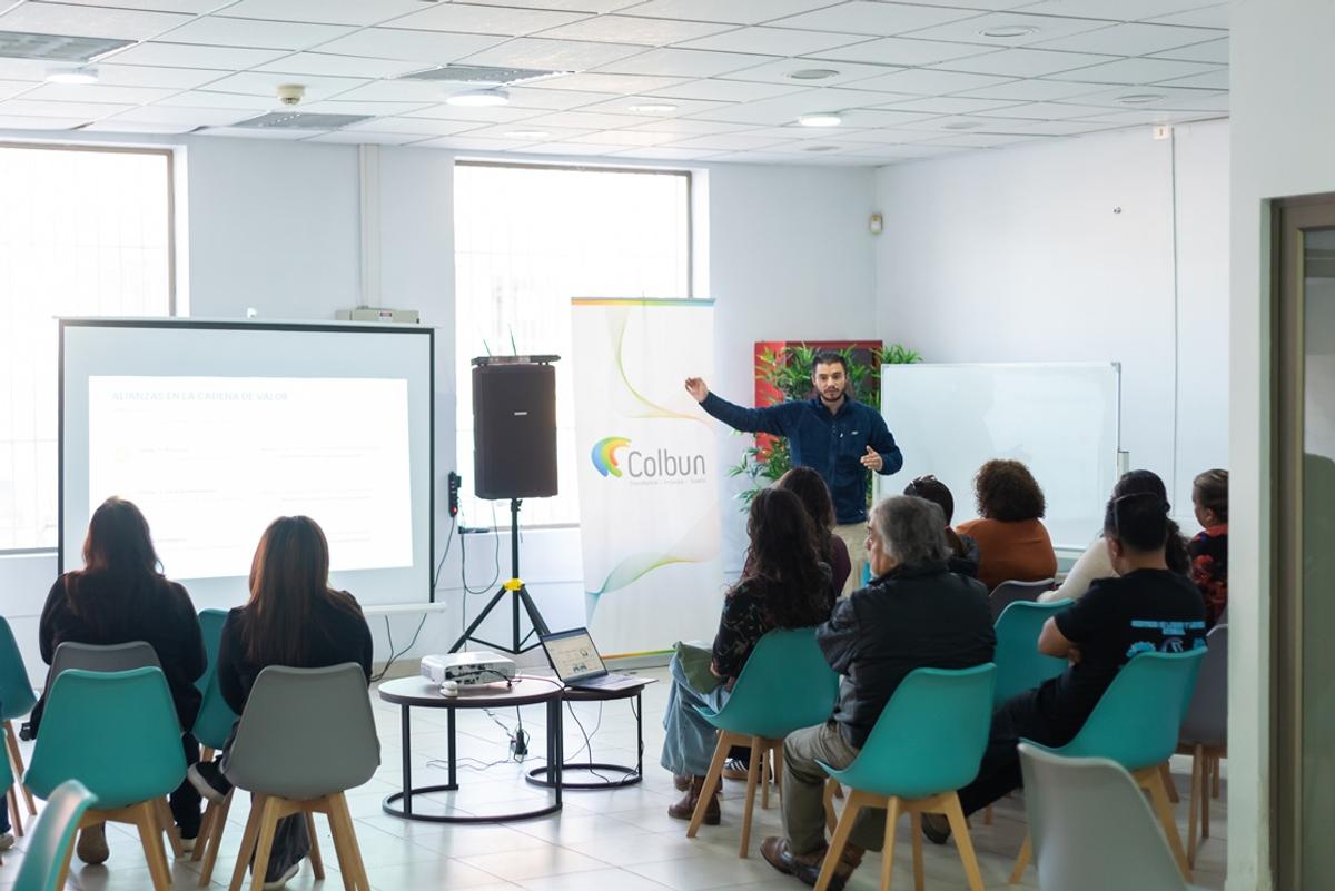Networking en el CEC Taltal impulsa nuevas alianzas entre emprendedores para fortalecer sus negocios