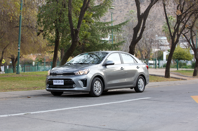 Kia Soluto AT: el sedán favorito de los chilenos suma una nueva transmisión automática