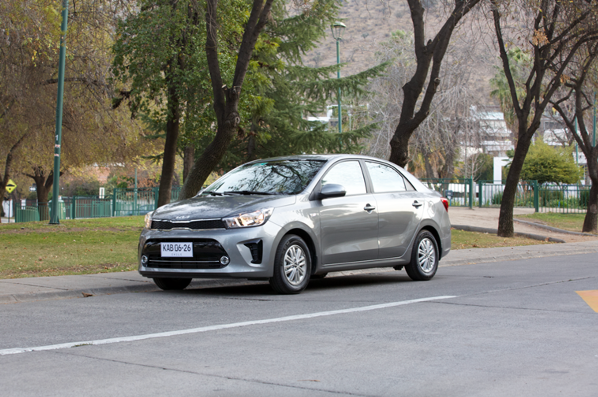 Kia Soluto AT: el sedán favorito de los chilenos suma una nueva transmisión automática