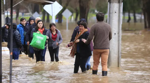 Sistema frontal en Chile: siete medidas que pueden marcar la diferencia durante un corte de luz o una inundación