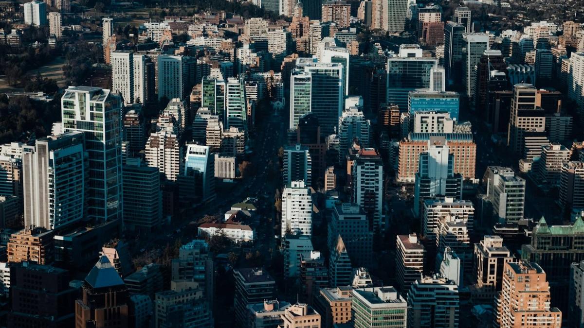 Solo un 20% de las familias en Chile tiene capacidad para comprar una vivienda: la drástica caída en casi una década