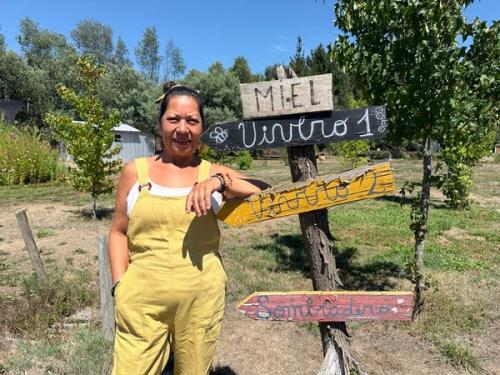“Copihues de Rucalhue”: el emprendimiento rural que nació de una colección familiar de plantas