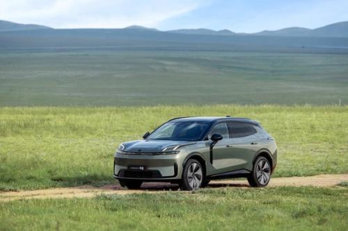 Lynk & Co 08 alcanza las 200 mil unidades entregadas y consolida su presencia global