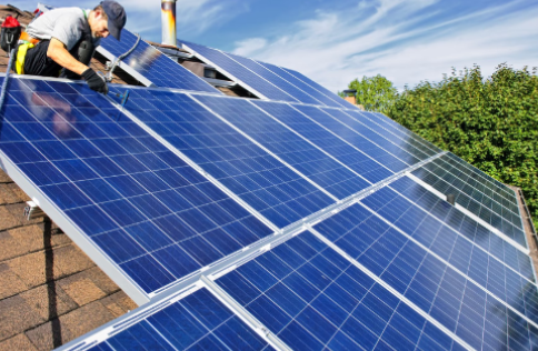  ¿Pensando en instalar paneles solares? Estas son las condiciones que requiere tu techo o patio para hacerlo posible