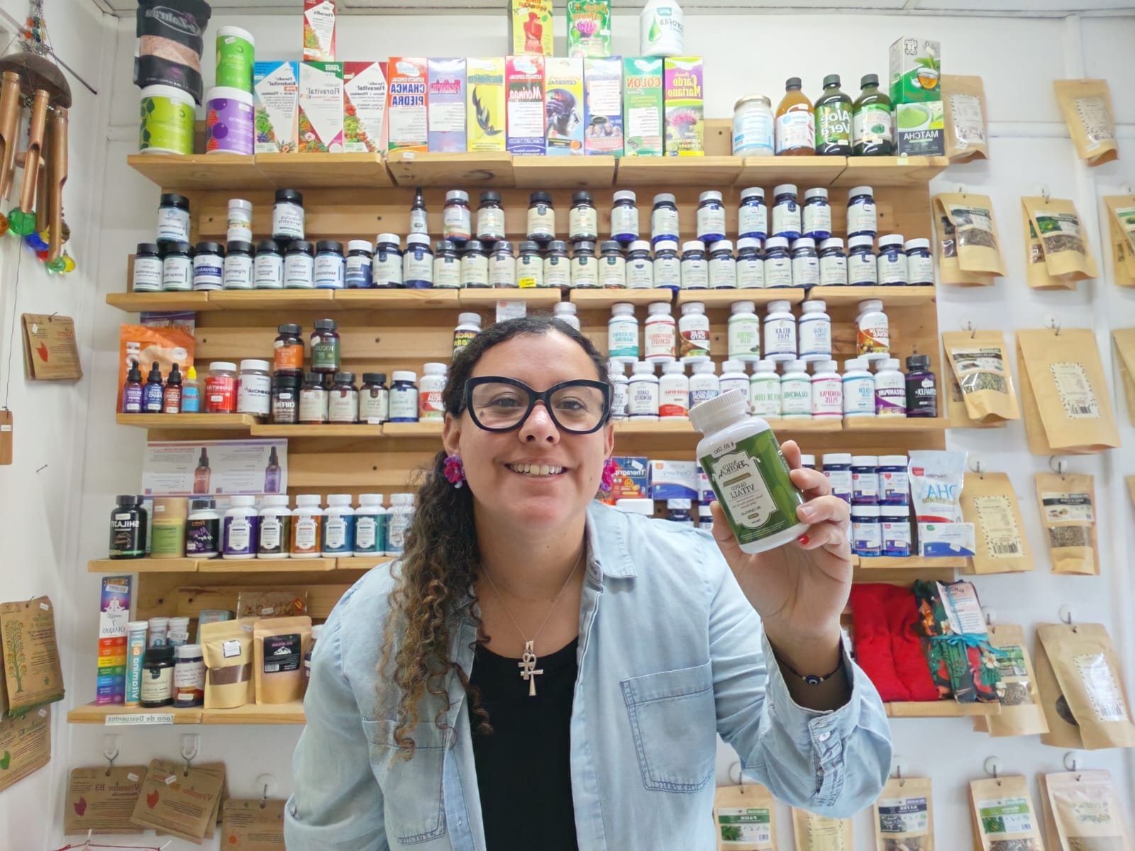 Emprendedora de Coronel transforma su experiencia de salud en una botica natural enfocada en el bienestar integral